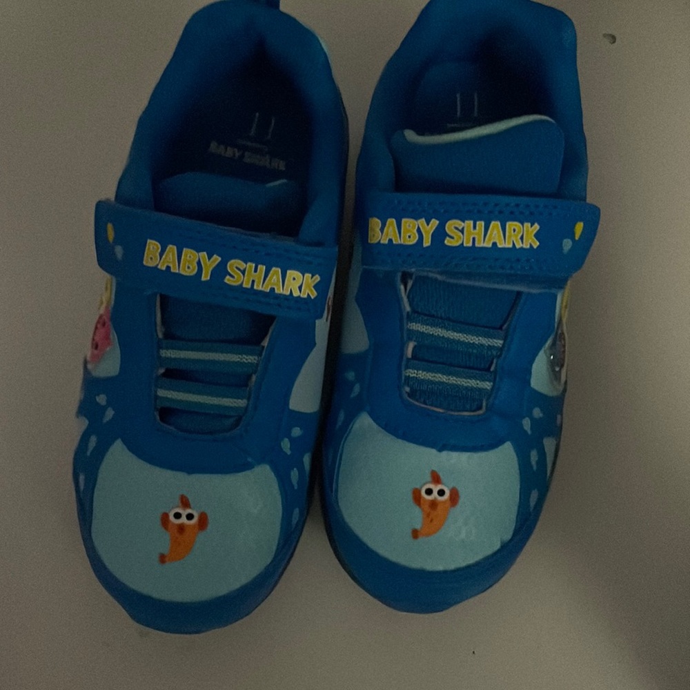 Size 11 toddler boy light up  baby shark shoes